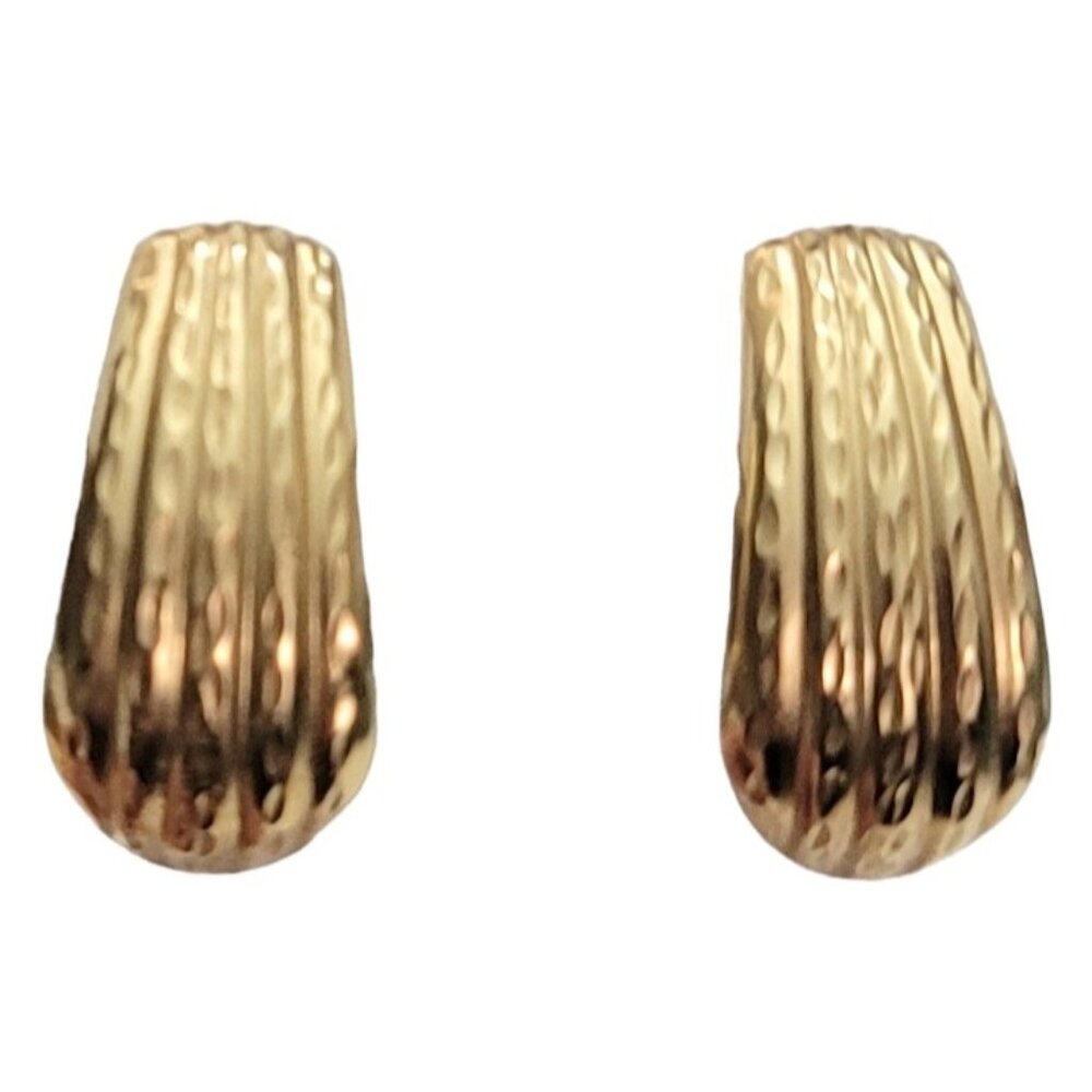 14K Yellow Gold Ribbed Repousse Etched C Post Earrings E915